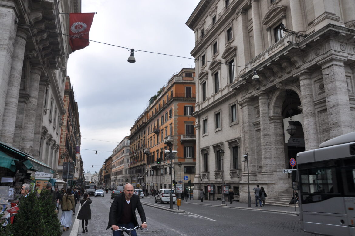 goes from Piazza della Repubblica heading towards Piazza Venezia