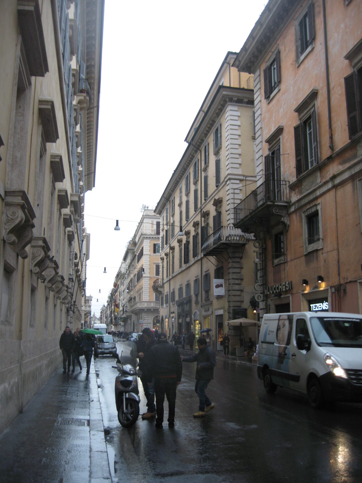 Via del Corso is a famous shopping street Via del Corso is a famous shopping street