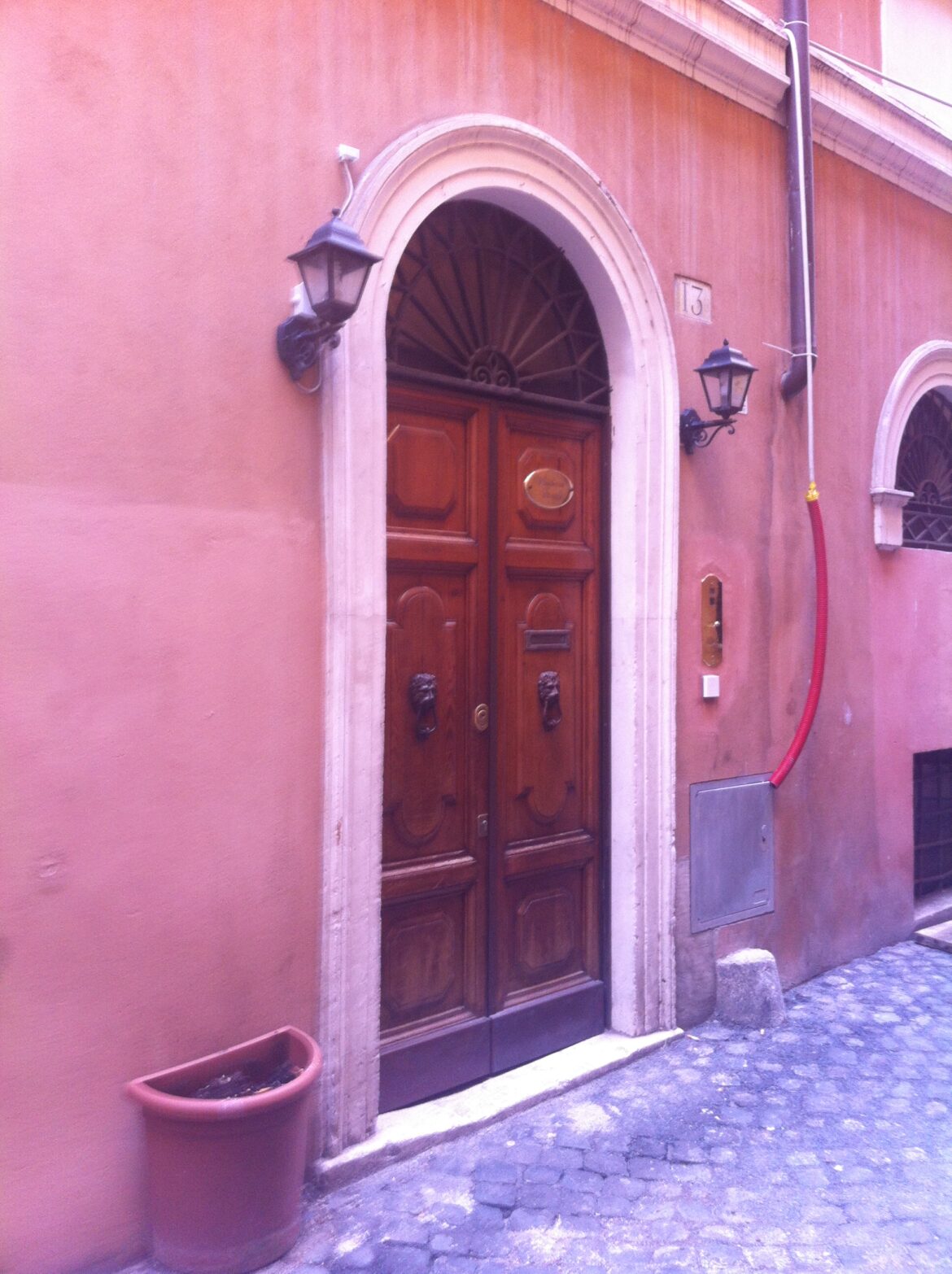 Residenza Canali ai Coronari is a residence house in the north of Piazza Navona, between Piazza Navona and the Tiber River