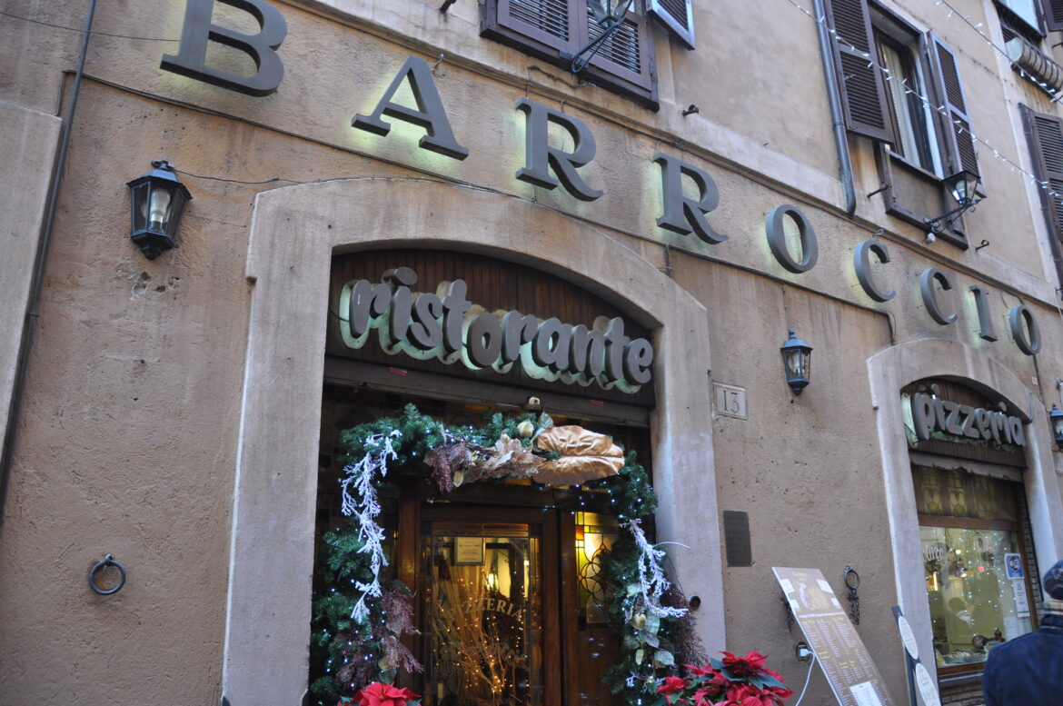 Many restaurants are near the Pantheon Many restaurants are near the Pantheon